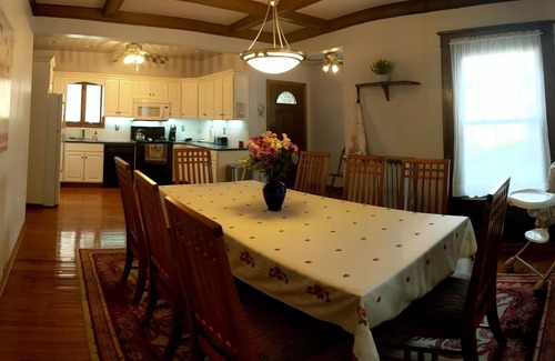 Downtown Niagara Falls House | Historic home just 2 blocks from the Aquarium and Falls!