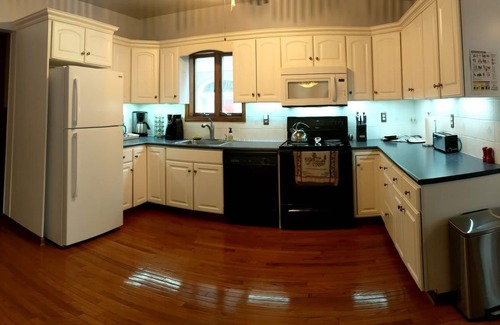 Downtown Niagara Falls House | Historic home just 2 blocks from the Aquarium and Falls!