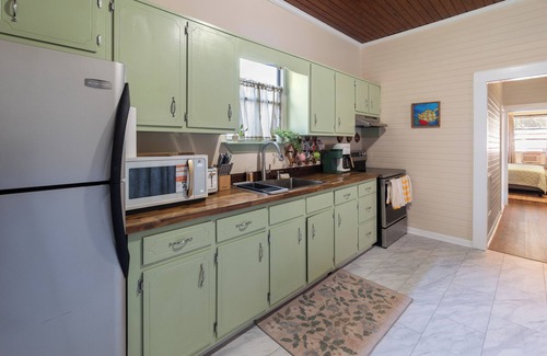 Southeast Pensacola House | Historic Home Near Downtown Pensacola - Only 8.8 Miles To The Beach!