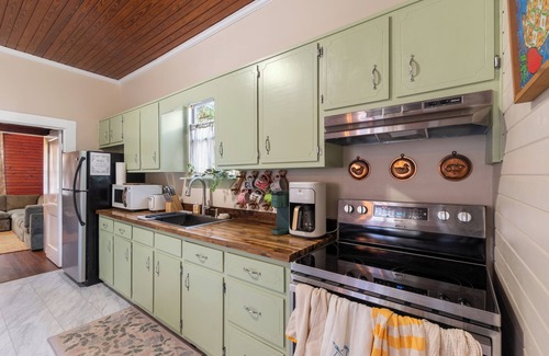 Southeast Pensacola House | Historic Home Near Downtown Pensacola - Only 8.8 Miles To The Beach!