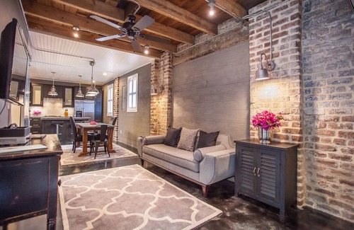 Historic Downtown Savannah Cottage | Historic Home with Modern Upgrades; Urban Getaway by Lucky Savannah