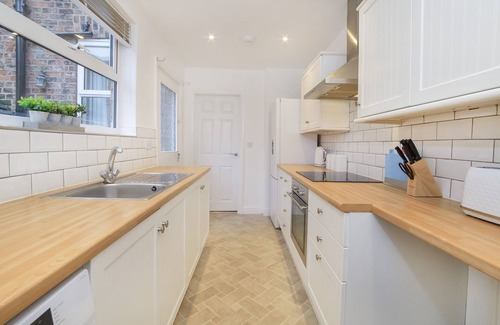 York Cottage | Historic House in the Heart of the City Centre - sleeps 7 guests in 3 bedrooms