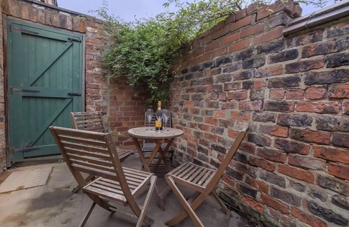 York Cottage | Historic House in the Heart of the City Centre - sleeps 7 guests in 3 bedrooms