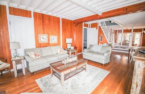 Melrose Park House | Historic Lake Front Home