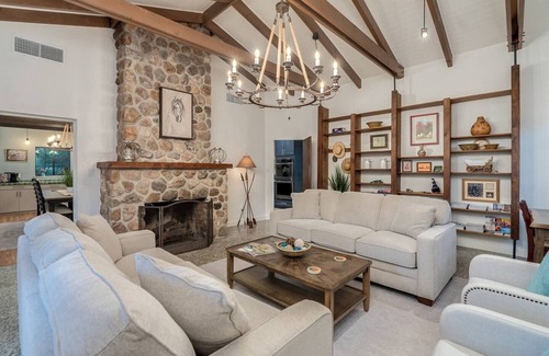 Sam Hughes House | Historic Lux Retreat | Pool, Spa + 6 En-Suite Beds