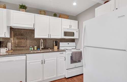 St. Charles Apartment | Historic Main Street Heritage Retreat