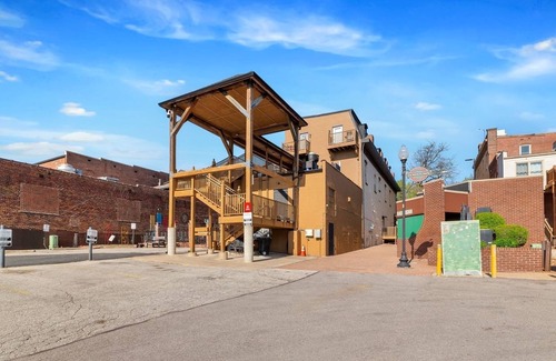 St. Charles Apartment | Historic Main Street Heritage Retreat