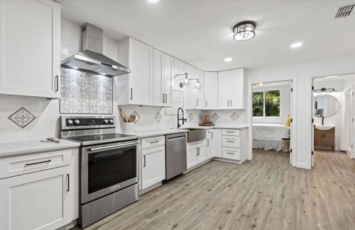 Southside House | Historic Mandarin Private estate modern farmhouse nature lovers.Events for Fee.