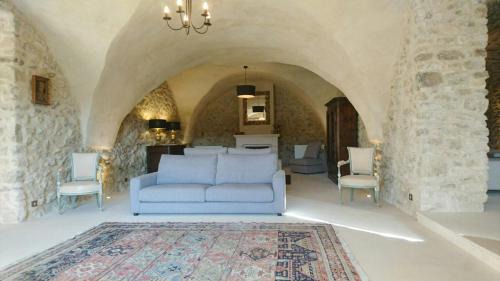 La Tour-d'Aigues House | Historic Mansion In Provence Vineyards