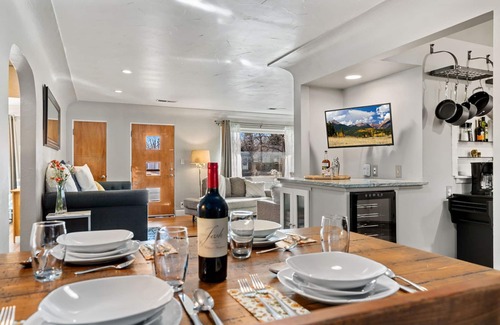 Old Town West Apartment | Historic Mountain Ave Bungalow – Walk Everywhere!