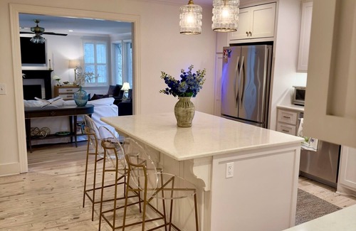 Oxford House | Historic Neighborhood-Quaint Street near Faulkner Woods-Walk to Square/Grove!