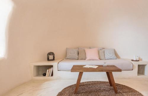 Oia Villa | Historic Old bakery cave by Cycladica