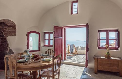 Oia Villa | Historic Old bakery cave by Cycladica
