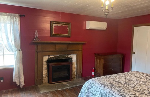 Ennice Other | Historic Old Farmhouse and Angus Cattle. Family and Pet Friendly!