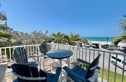 Pass-a-Grille Historic District House | Historic Pass-A-Grille Beach Club Gulf Way Pool