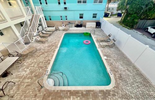 Pass-a-Grille Historic District House | Historic Pass-A-Grille Beach Club Gulf Way Pool