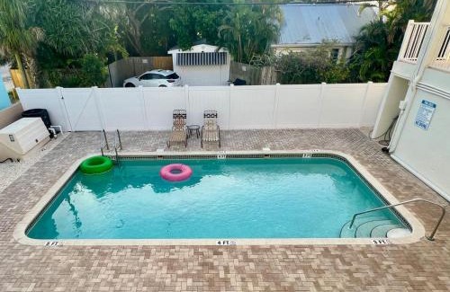 Pass-a-Grille Historic District House | Historic Pass-A-Grille Beach Club Gulf Way Pool