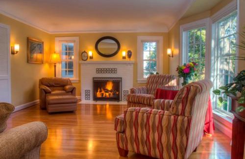 Petaluma House | Historic Petaluma Vacation Rental on Vintage Farm!