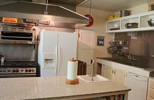 Downtown Klamath Falls Cabin | Historic Point Comfort Lodge on Upper Klamath Lake at Rocky Point