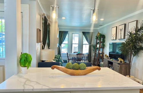 Historic Uptown Villa | 🌟Historic Rawls Compound🌟