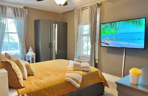 Historic Uptown Villa | 🌟Historic Rawls Compound🌟