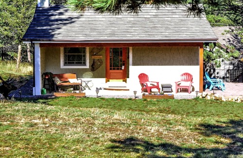 Estes Park Cabin | Historic, Romantic, Secluded 1910 Cabin; updated with modern amenities
