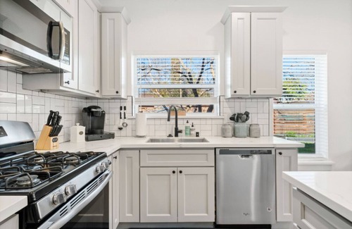 Roseville House | Historic Roseville Luxury 1:1 Home -Monthly Rental