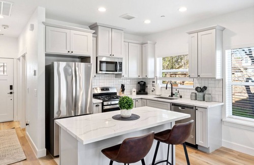 Roseville House | Historic Roseville Luxury 1:1 Home -Monthly Rental