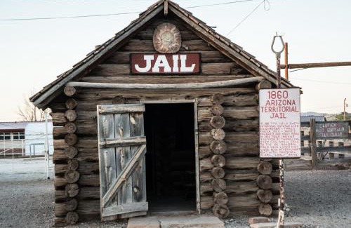 Seligman Hotel | Historic Route 66 Motel