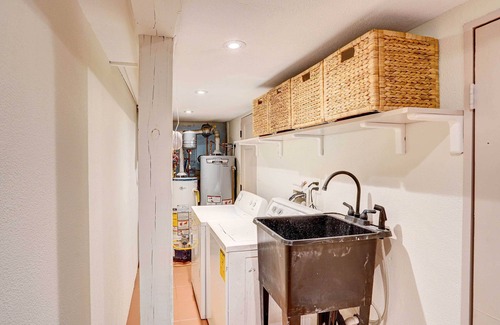 Saugerties South House | Historic Saugerties Home w/Deck: River Views!