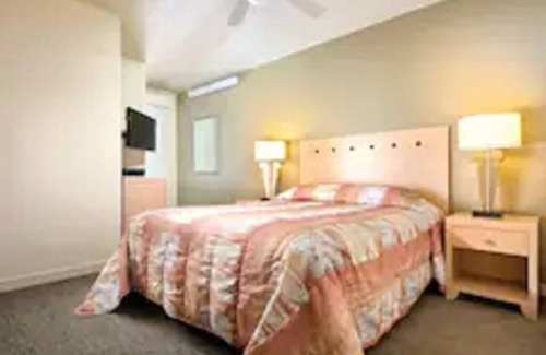 Seaside Gilbert District Resort | Historic sites, shopping, and fine dining!