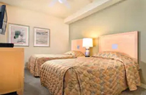 Seaside Gilbert District Resort | Historic sites, shopping, and fine dining!