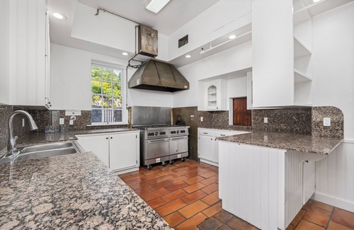 Santa Rosa House | Historic Stonehouse: The Perfect Santa Rosa Escape