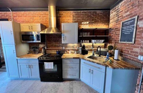 Bellefonte Apartment | Historic, Stylish Getaway 2 blocks from Waterfront