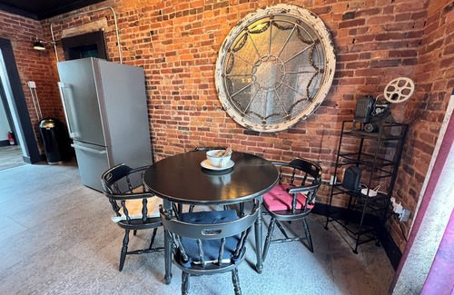 Bellefonte Apartment | Historic, Stylish Getaway 2 blocks from Waterfront