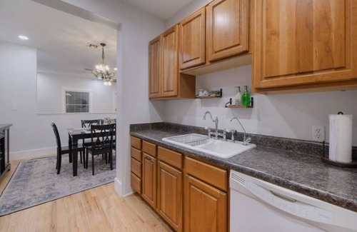 Feldman's House | Historic University Area/Pet Friendly