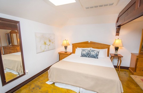Cortez Hill House | Historic Victorian Downtown 1 Bedroom!