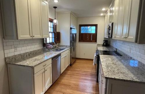 South Bend House | Historic Wayne Street - close to the Stadium