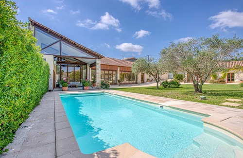 Meynes House | Historic wine property in Provence