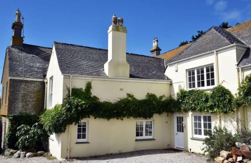 Perranuthnoe House | Historical Churchtown House Cornwall