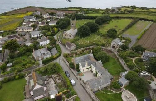 Perranuthnoe House | Historical Churchtown House Cornwall