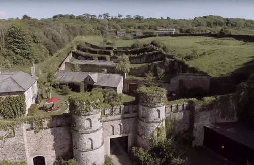 Cremyll Cottage | Historical Cottage with Castle Wall Entrance Gates and Victorian Walled Gardens