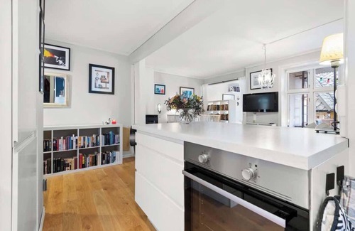 Sandviken Apartment | Historical Sandviken Smart TV - Washer Dryer