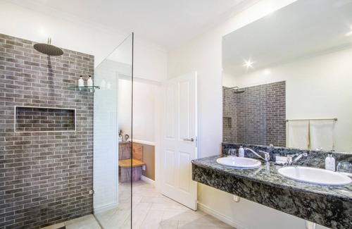 Oudtshoorn House | Hlangana Lodge