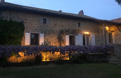 Saint-Barthelemy-de-Bussiere House | Holiday Gîtes in Dordogne - L'arbre Magnolia, a tranquil gite with pool