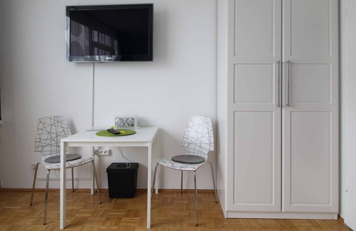 Sankt Augustin Apartment | HÖ01 large apartment with dryer and washing machine