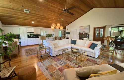 Hobe Sound House | Hobe Sound Waterfront Gem ~ Private Dock and Boat Launch ~ 3 min to the beach!