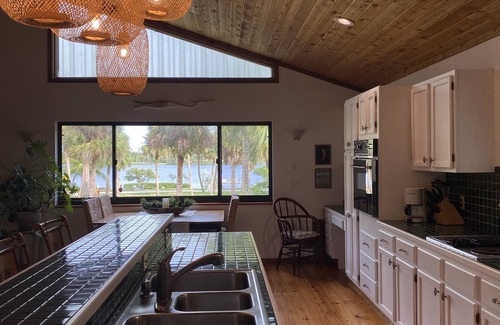 Hobe Sound House | Hobe Sound Waterfront Gem ~ Private Dock and Boat Launch ~ 3 min to the beach!