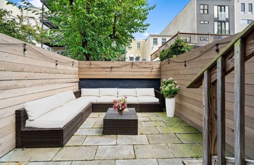 Hoboken Condo | Hoboken Brownstone Condo-1st Fl, 2 Bedrms w/Private Backyard Close to NYC trains