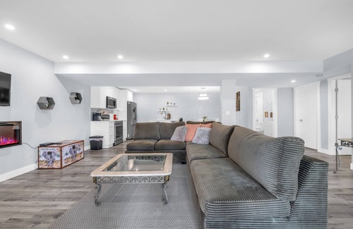 Central Okanagan House | Hodges Cottage in Killiney Beach!